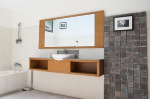 淋浴/浴缸二合一、全浸式浴缸