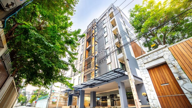 Ảnh chưa phân loại, 1 trong số 75 ảnh, nút