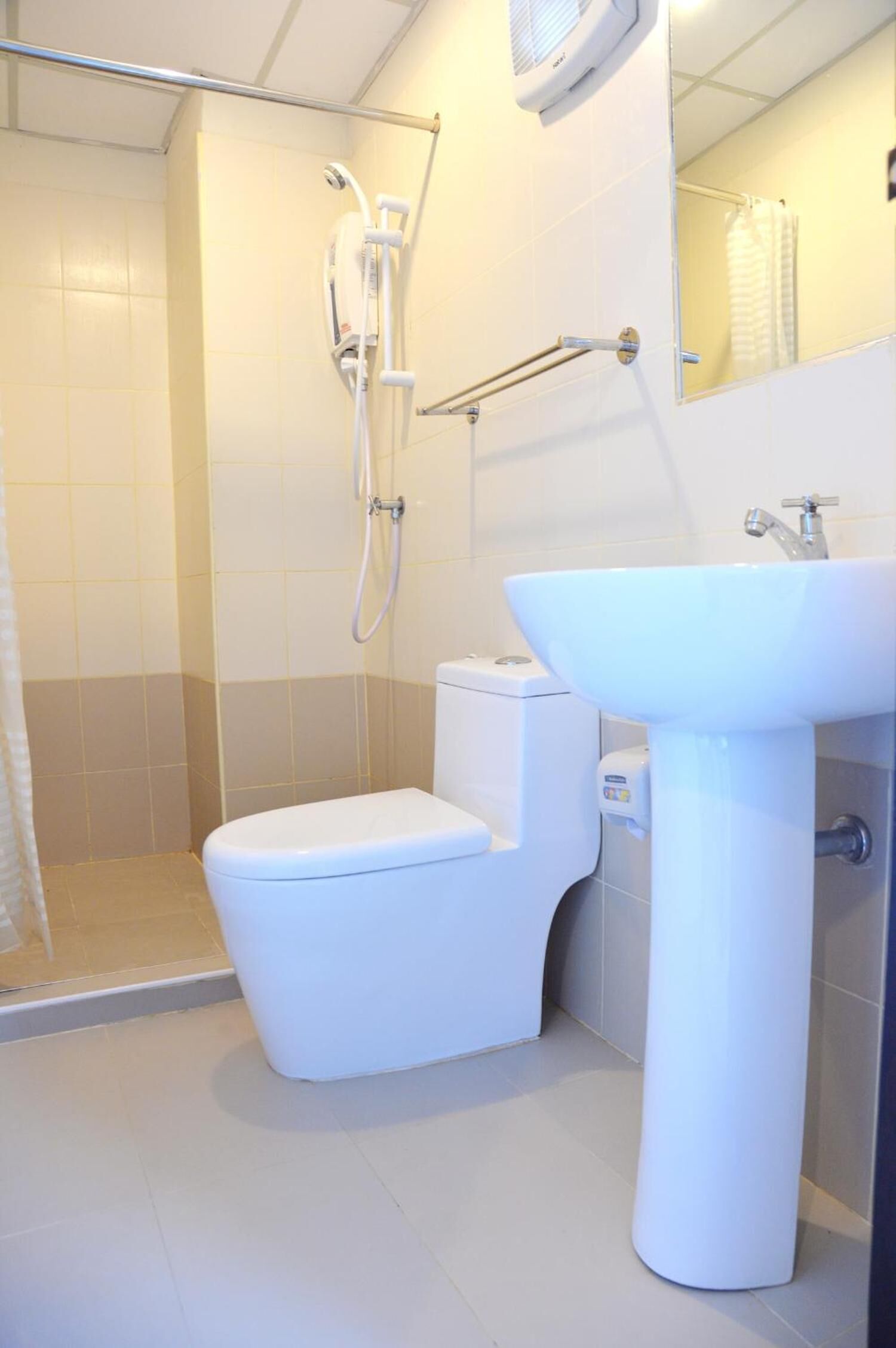 shower, free toiletries, towels