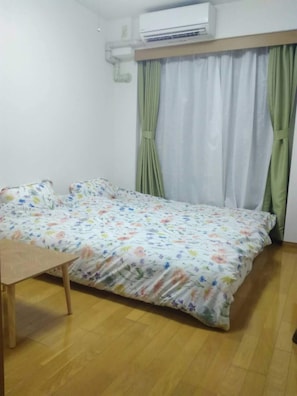 Quarto casal (No Towel Provided) | Wi-Fi de cortesia, roupa de cama