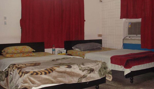 Desk, soundproofing, rollaway beds, free WiFi