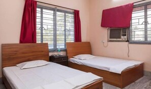Desk, soundproofing, rollaway beds, free WiFi