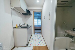 Double Room | Private kitchen | Fridge, microwave, cookware/dishes/utensils - Tokyo Shinhouse-Ikebukuro (Tokyo)