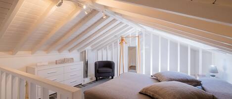 1 soverom, lydisolert, strykejern/-brett og reiseseng for barn