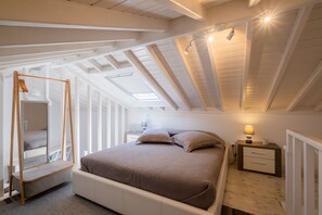 1 soverom, lydisolert, strykejern/-brett og reiseseng for barn