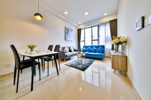 Flat-screen TV - New!!!★★★★ The Tresor Apartment TS-816 (Ho Chi Minh)