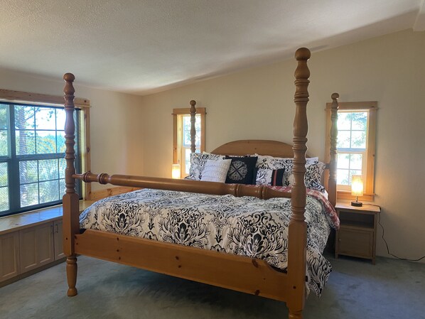 4 bedrooms, iron/ironing board, free WiFi, bed sheets