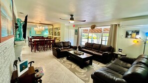 Smart TV, books, smart speakers - Swim with Butterflies! Heat Pool, Butterfly Garden, Screened Patio, Native Birds (Deerfield Beach)