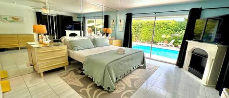 4 bedrooms, desk, iron/ironing board, free WiFi