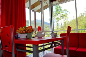 Honeymoon Studio, Ensuite, Mountain View