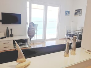 Télévision, chaîne hi-fi