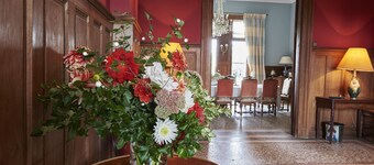 Family Chateau With Great Comfort, Park, Swimming Pool, sand beaches nearby
