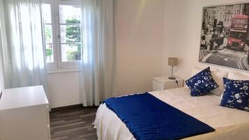 5 camere, una scrivania, ferro/asse da stiro, culla da viaggio