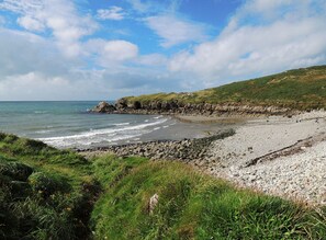 Beach - Cottage With Garden in Trefin Wales near Beach and the Pembrokeshire Coast Path (Trefin)