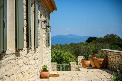 Serenity Villa - Three Bedroom Villa, Sleeps 6