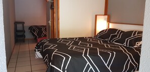 Quadruple Room | Individually decorated, individually furnished, blackout drapes - Hotel Eco Logis Bellevue Pyrénées (Semeac)