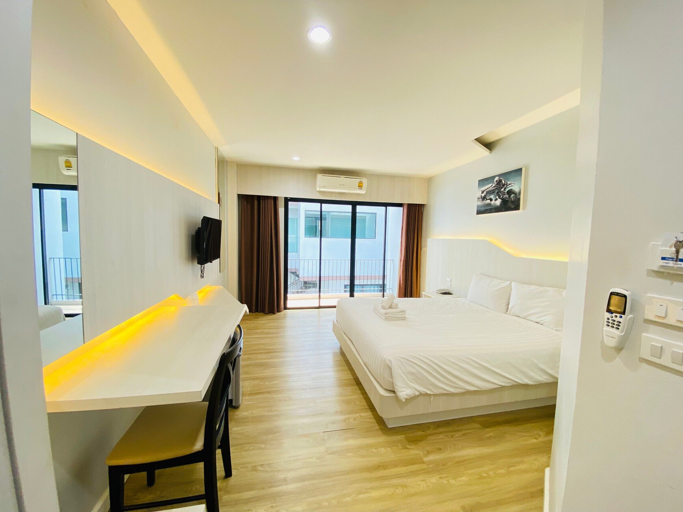 Standard Double Room with Pool View | Blackout drapes, free WiFi, bed sheets