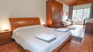 6 bedrooms, iron/ironing board, free WiFi, bed sheets