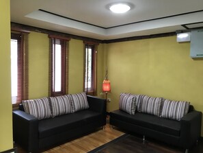 Kawasan tempat duduk lobi