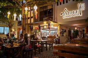 อาหารเช้าปรุงตามสั่งทุกวัน (คิดค่าบริการ)