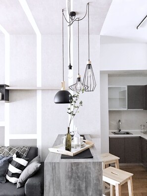 スタジオ バルコニー (Scandinavian) | 客室内のダイニングエリア