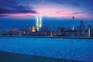 Hồ bơi ngoài trời