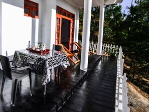 Terrace/patio - Zircon Ella (Ella)