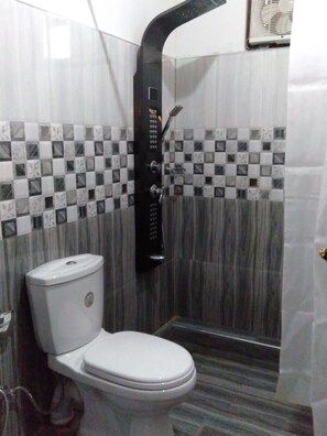 Standard Double Room | Bathroom shower - Zircon Ella (Ella)