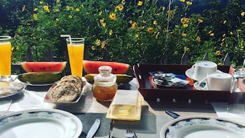 Standard Double Room | In-room dining