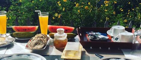 標準雙人房 | 房內用餐區