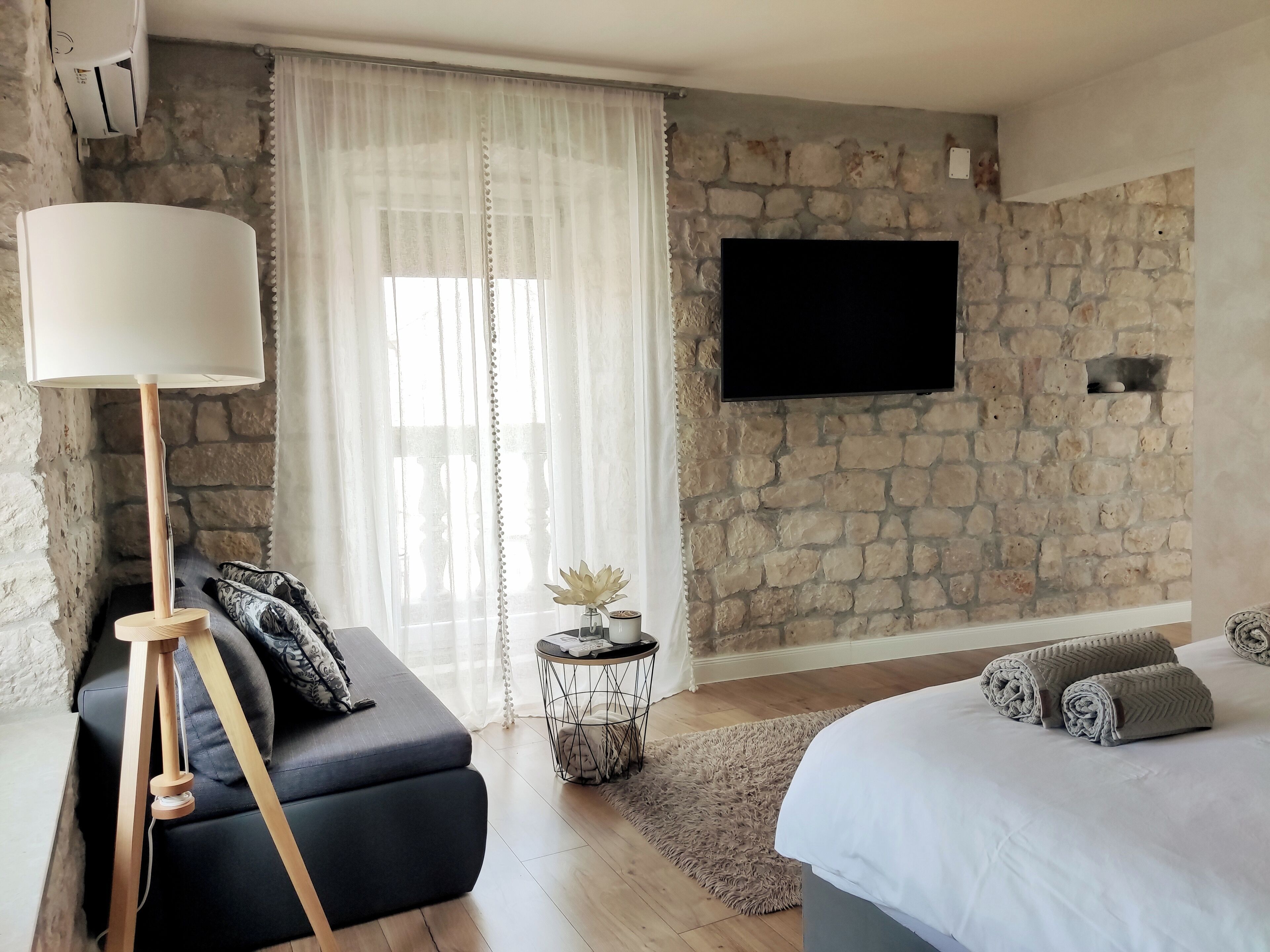 Studio | Individuelt dekorert, individuelt innredet og blendingsgardiner