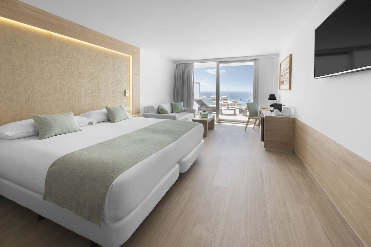 Ropa de cama de alta calidad, edredón y minibar