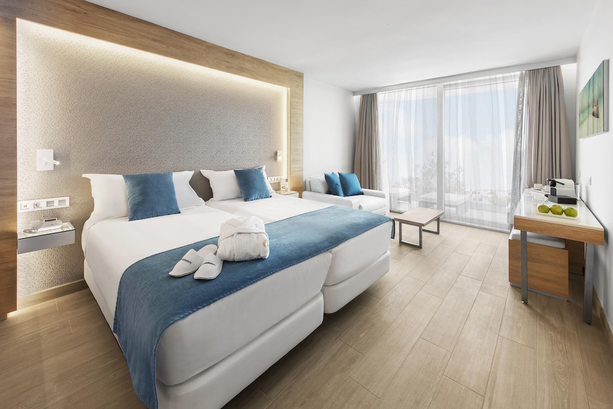 premium bedding, down duvets, minibar, in-room safe