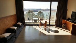 Deluxe Ondol Room DOO | Desk, free WiFi, bed sheets, wheelchair access - OceanHill Hotel (Yeosu)
