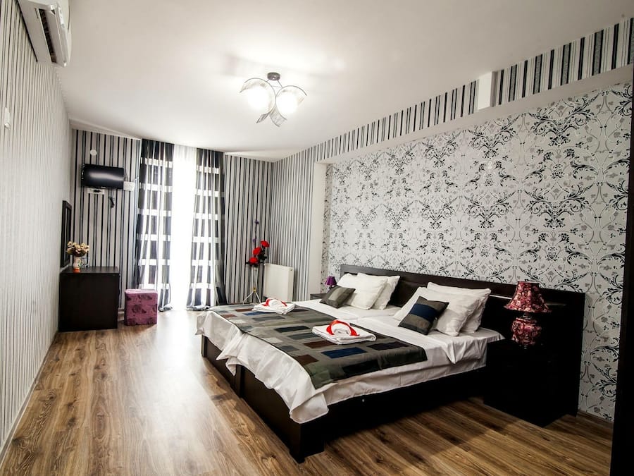 Deluxe Twin Room | Hypo-allergenic bedding, desk, soundproofing, iron/ironing board