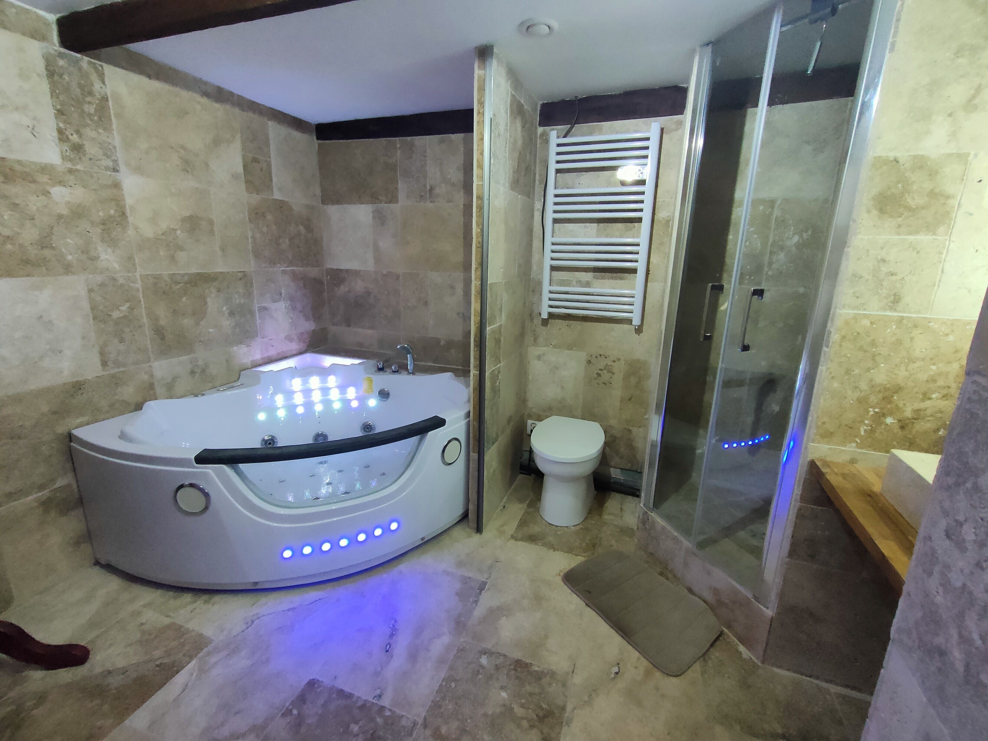 Appartement Duplex Romantique | Bain à remous privé