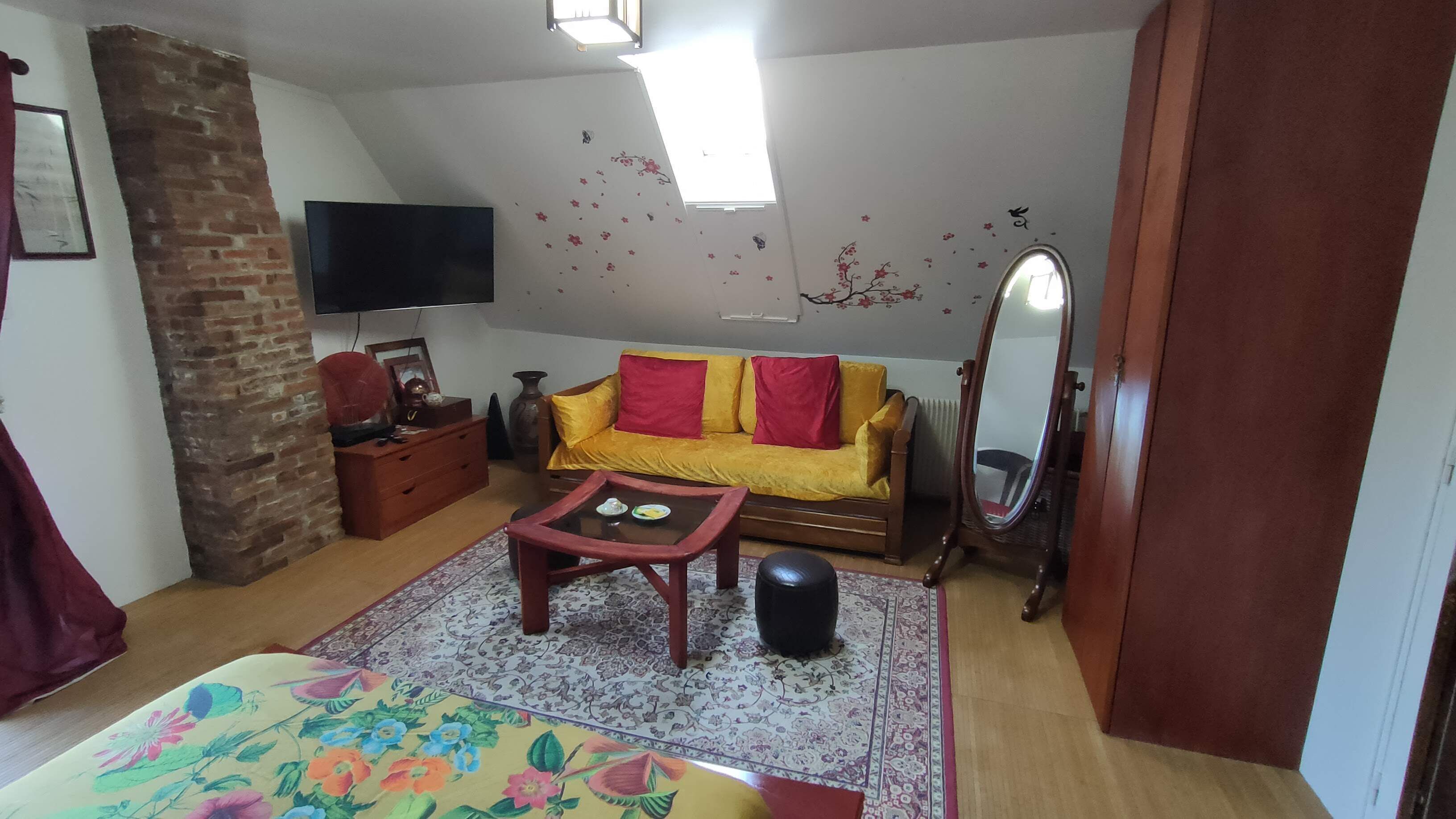 Colchones con pillow-top, decoración personalizada y muebles diferentes 