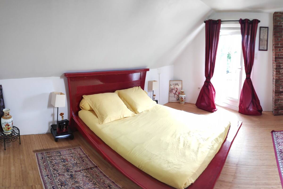 Superior tweepersoonskamer, en-suite badkamer, uitzicht op tuin (Chambre zen) | Pillowtop-bedden, een strijkplank/strijkijzer, gratis wifi