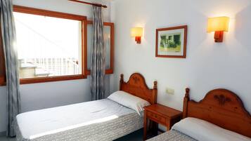 FamiljelÀgenhet - balkong | VÀrdeförvaringsskÄp pÄ rummet, individuell inredning och unika möbler