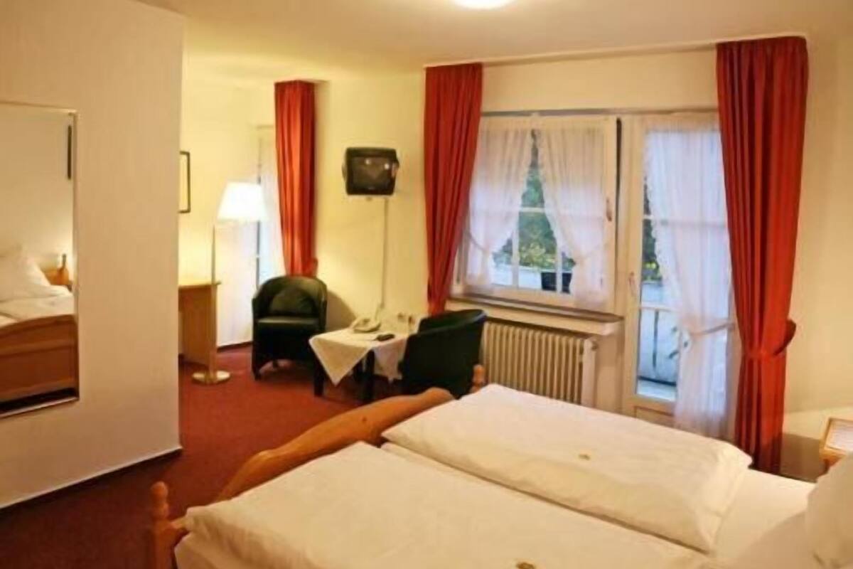 in-room safe, individually decorated, desk, laptop workspace