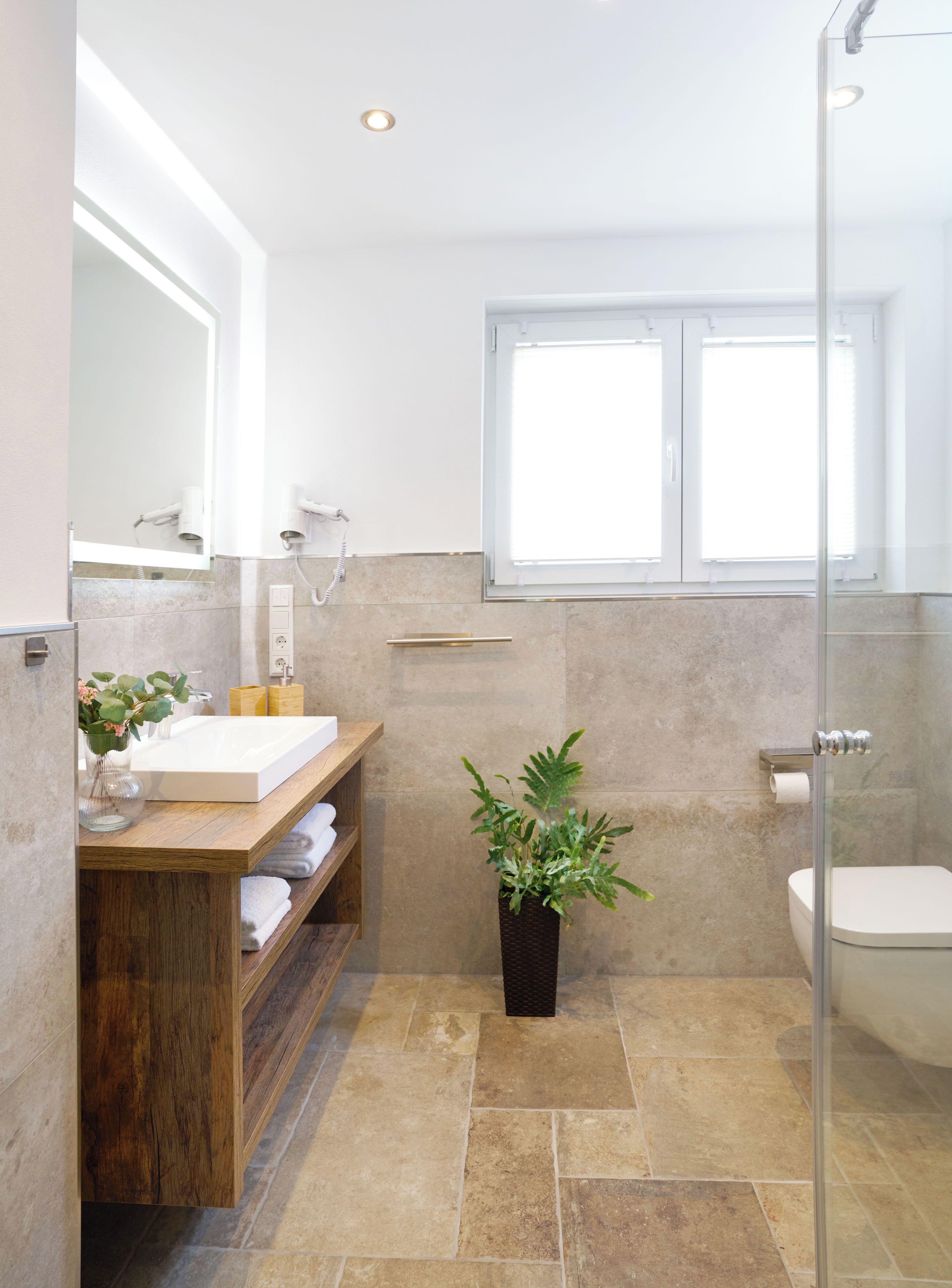 junior apartment | bathroom | shower, free toiletries, hair dryer, bathrobes