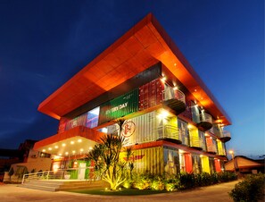 A multi-story building with a unique architectural design featuring large shipping containers as the main structure. - PPT Muar Hotel (Muar)