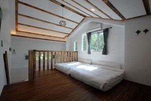 Family Suite, Multiple Beds, Non Smoking | Desk, blackout drapes, soundproofing, free WiFi - Song Yue Bed & Breakfast (Yuchi)