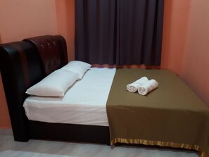 Habitación Deluxe | Insonorización, tabla de planchar con plancha y wifi gratis