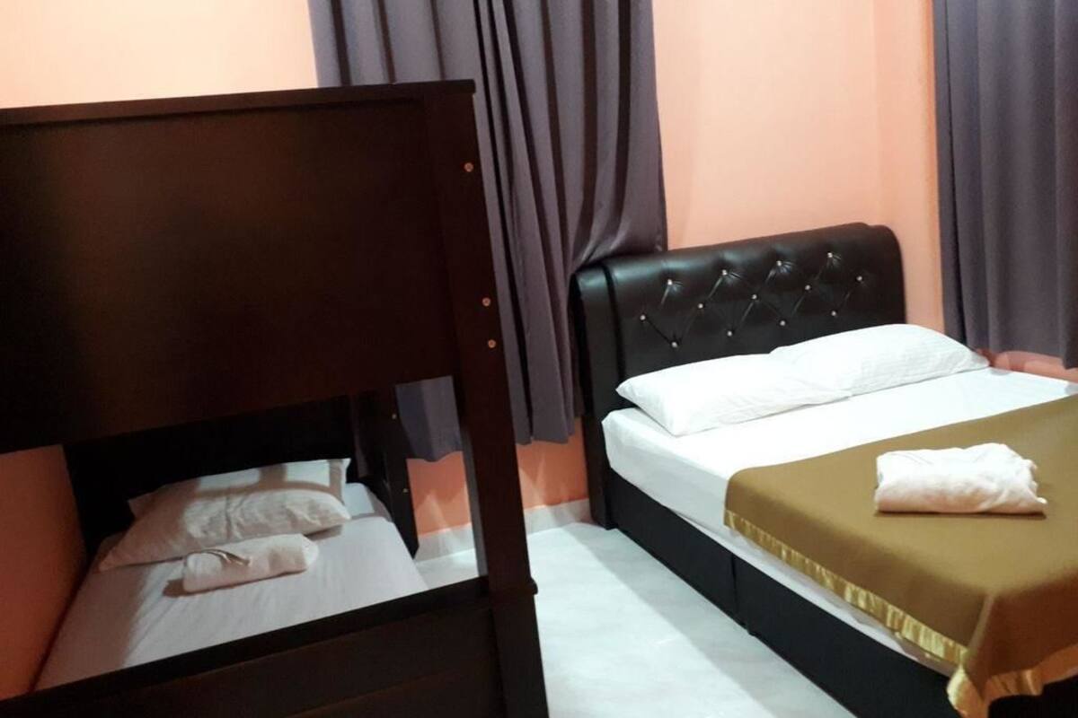 Habitación doble familiar | Insonorización, tabla de planchar con plancha y wifi gratis