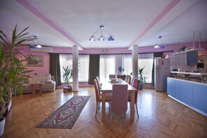 Luxury-Apartment | Eigene Küche | Kühlschrank, Mikrowelle, Ofen, Herdplatte