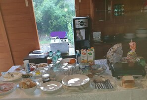 Daily buffet breakfast for a fee