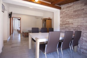 Family Apartment, 2 Bedrooms (4a) | In-room dining