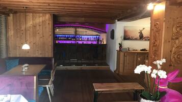 Bar (in der Unterkunft)