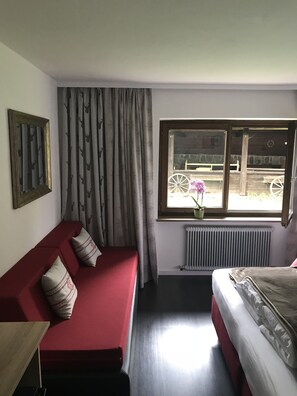 Comfort Triple Room | In-room safe, individually decorated, individually furnished, desk - Tirolerhof Waidring (Waidring)